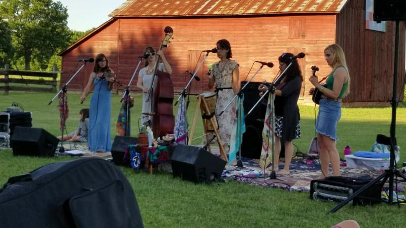 Weda Skirts in concert at Pioneer Bluffs